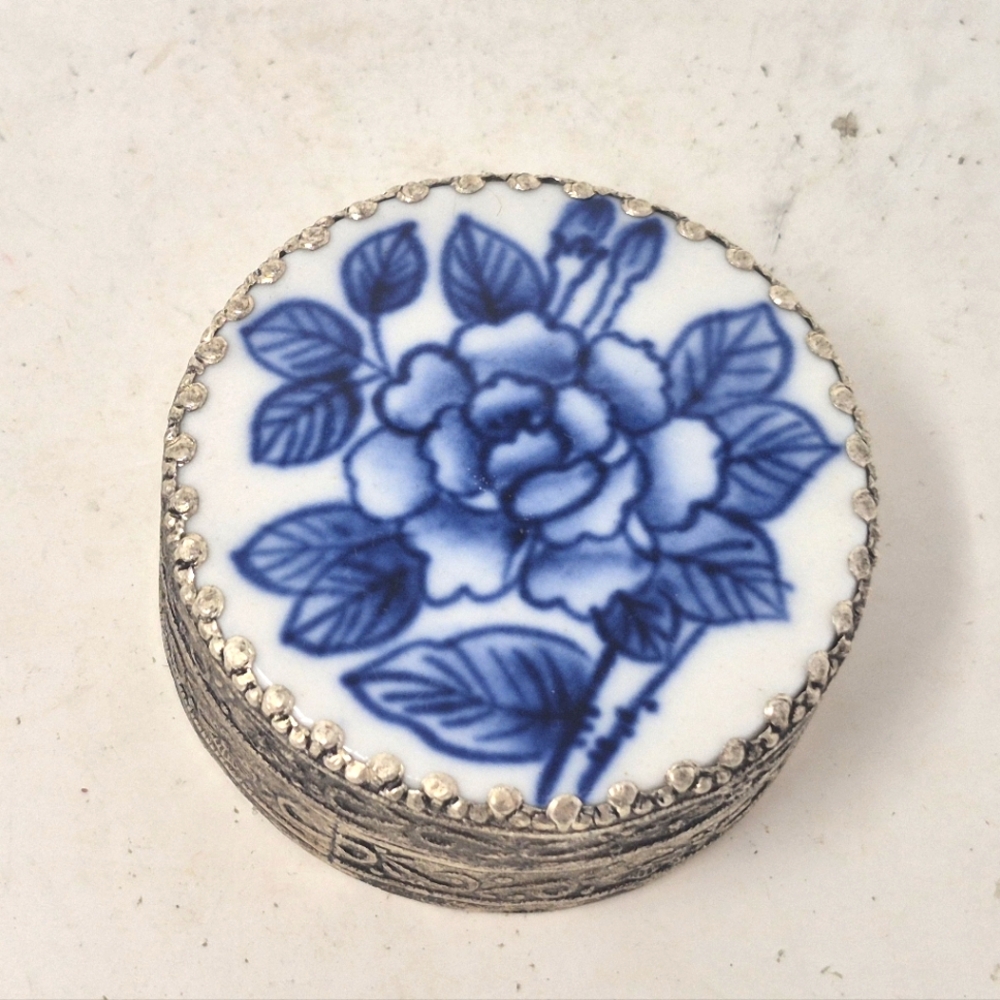 Vintage Silver Toned Blue And White Ceramic Shard Trinket/ Pill Box